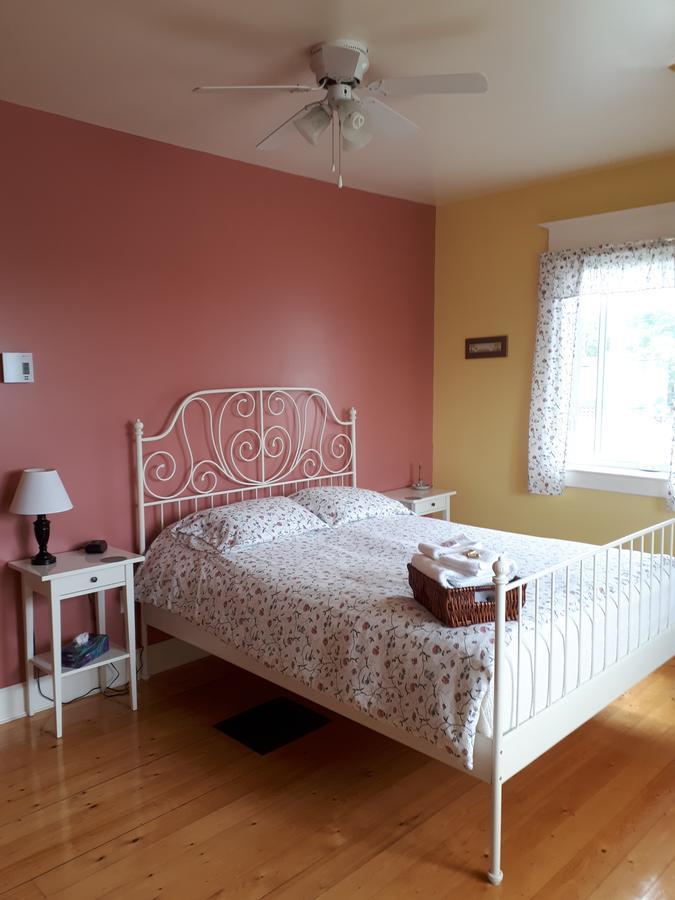 Dans Les Draps De Morphee Bed & Breakfast Campbellton Dış mekan fotoğraf